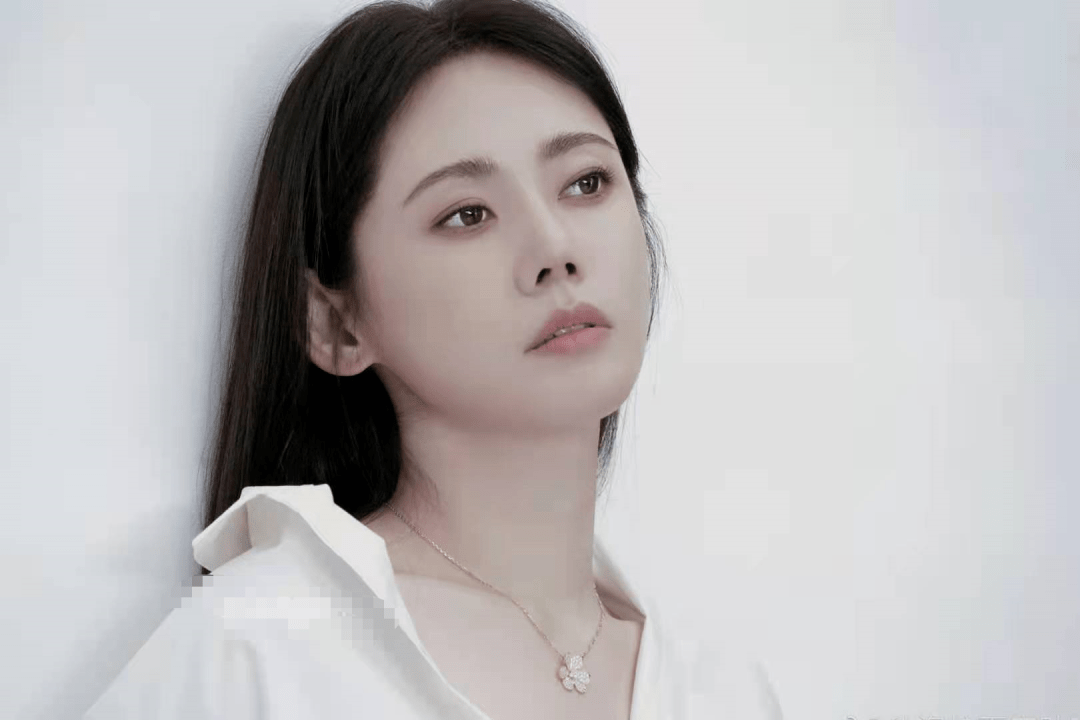 姓童的女演员，影视界的闪耀之星