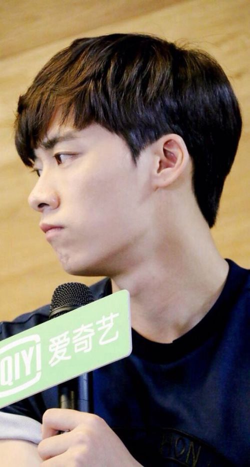 最帅中国男明星，自信、变化与成就的力量之旅