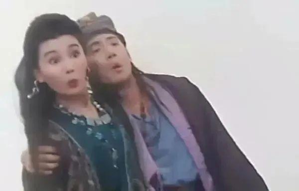 星光小巷偶遇，明星女主与隐藏特色小店的奇妙邂逅