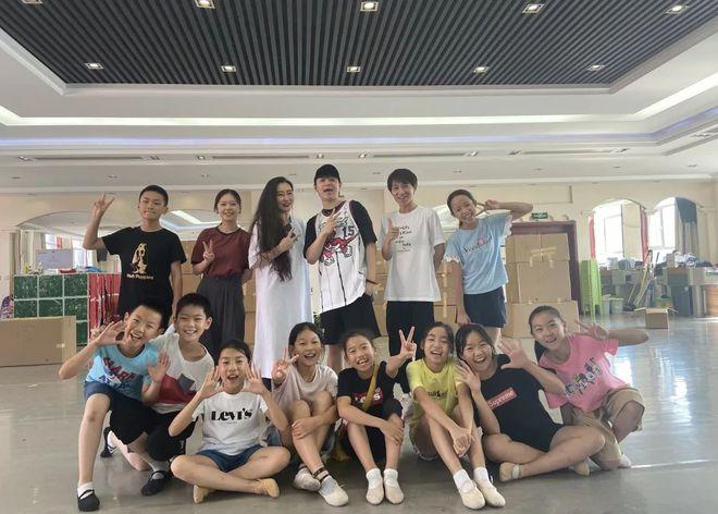 演员李怡的详细个人资料介绍