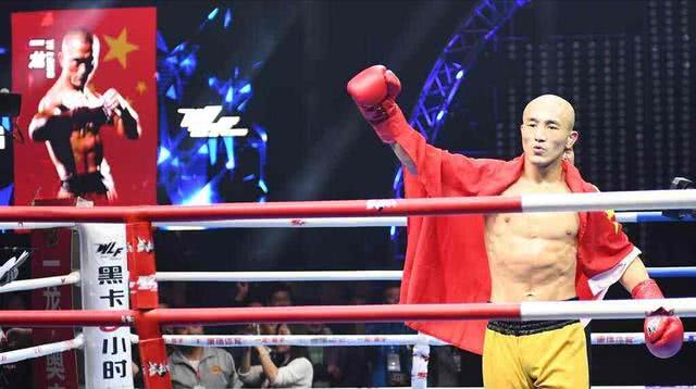 一龙比赛泰拳对决激烈瞬间，生死搏击引发关注热议