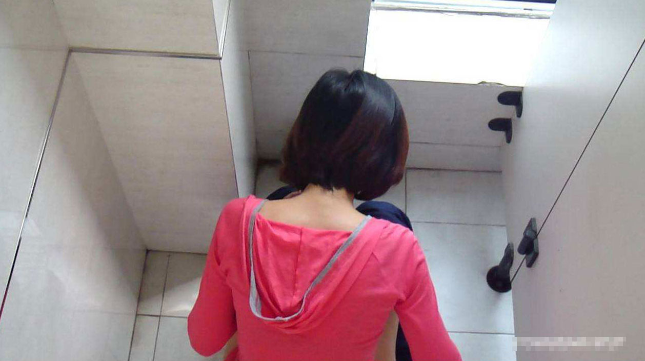 最新女厕事件，厕所内的温馨奇遇