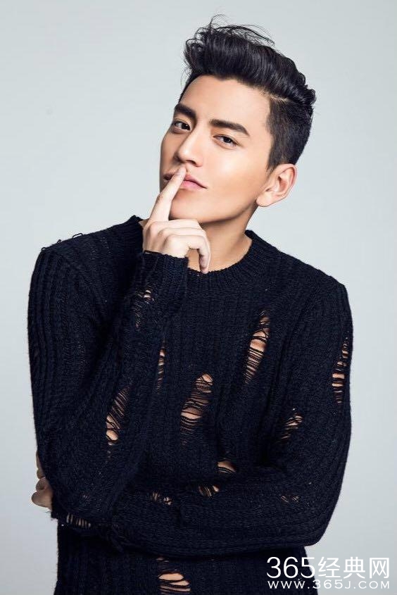 小红书推荐鲜肉男演员魅力瞬间，令人心动不已！
