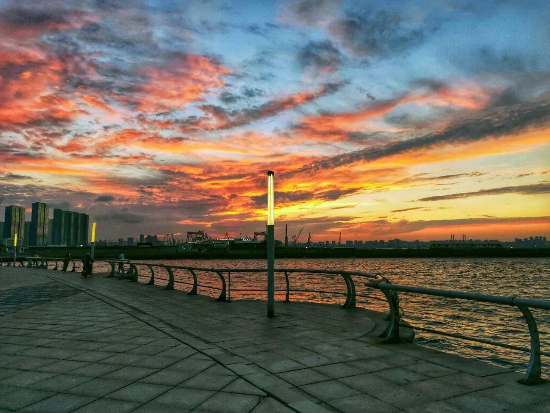 大连东港，时代变迁的见证者