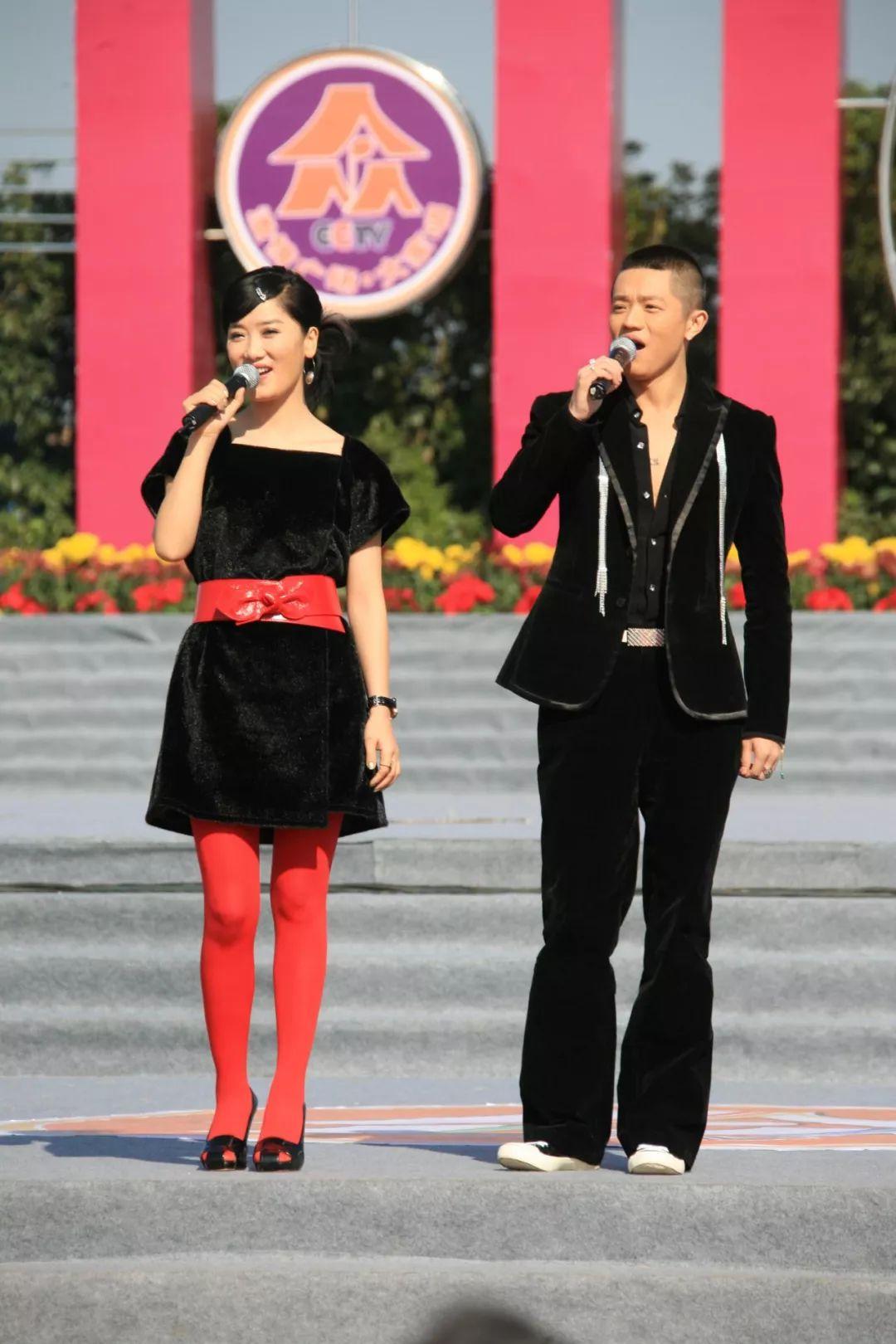 凤凰传奇最新歌曲，音乐传奇的延续之火。