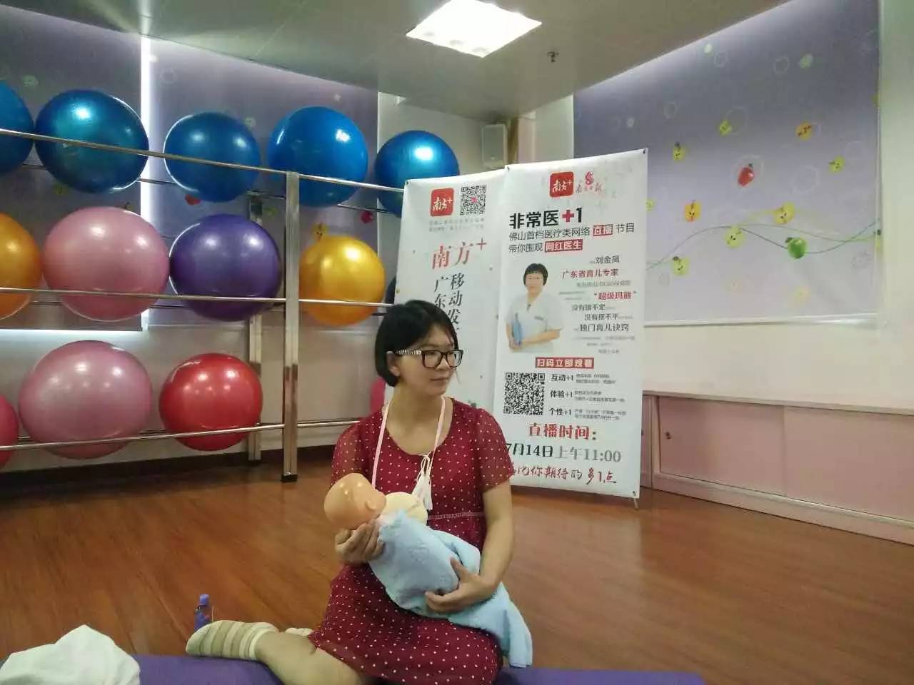 最新喂奶教学示范详解，专业指导与实用技巧